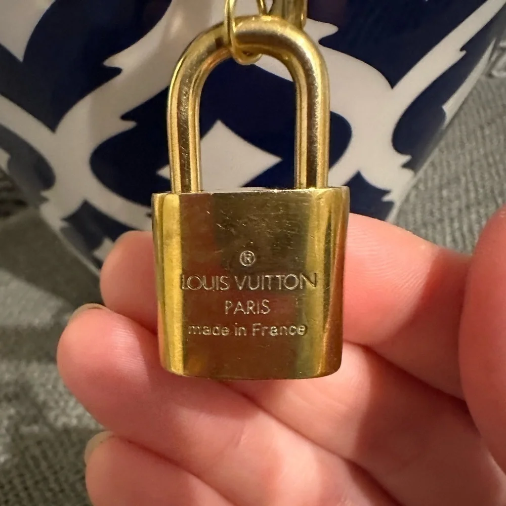 LV lock and key #323 on a necklace set. - Picture 4 of 6